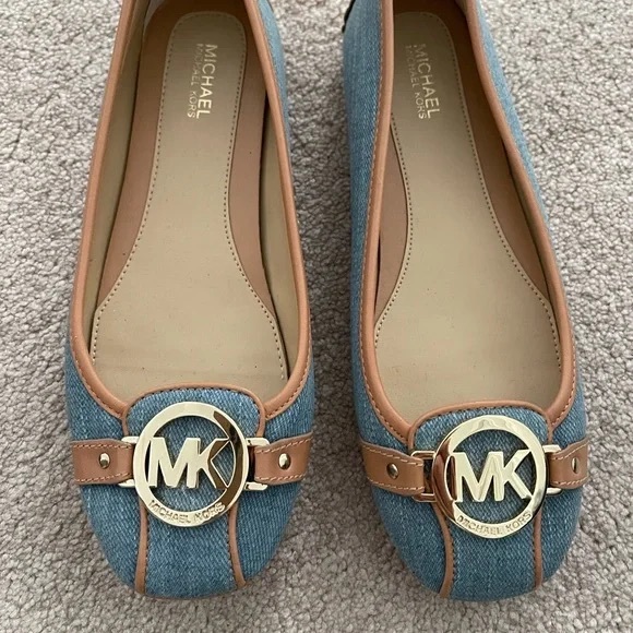 Michael Kors Fulton Denim Blue and Tan Women's Flats 9.5 - Picture 2 of 8
